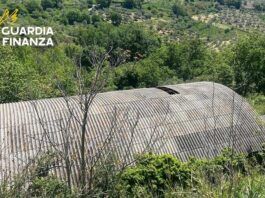 Maxi sequestro di amianto: scoperta enorme area contaminata con coperture in Eternit