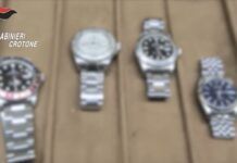 Smantellata rete di truffe online: 10 misure cautelari e sequestri tra Rolex, immobili e auto di lusso