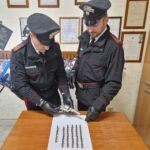 Arma clandestina nascosta in un casolare: arrestato un pensionato di 84 anni