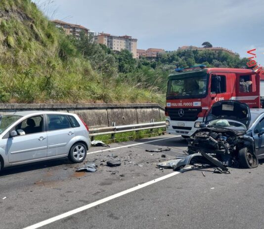 Schianto mortale sulla Statale: perde la vita una donna, tre feriti nello scontro tra auto
