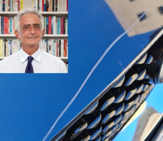 San Ferdinando, auto del sindaco Luca Gaetano vandalizzata: Gesto vile, possibile espressione di dissenso