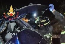 Incidente mortale nella notte: auto contro un albero, perde la vita il conducente