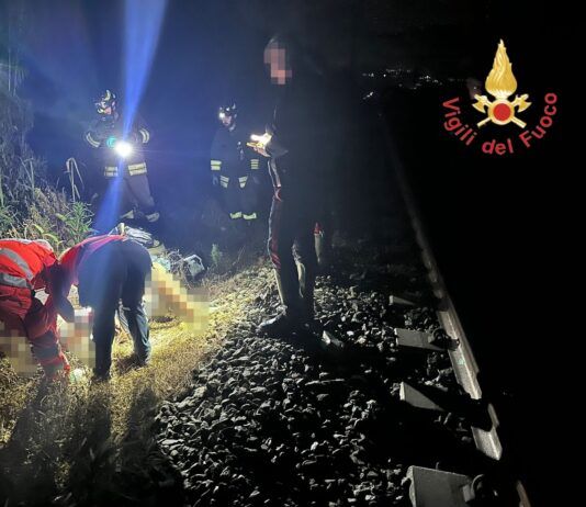 Calabria – Giovane investito da un treno nella notte: ricoverato in codice rosso