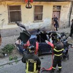 Calabria, auto si ribalta nella notte: muore un 18enne, feriti due minorenni
