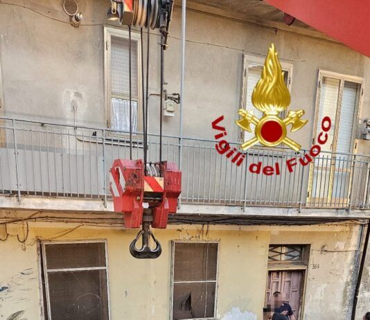 Calabria, auto si ribalta nella notte: muore un 18enne, feriti due minorenni
