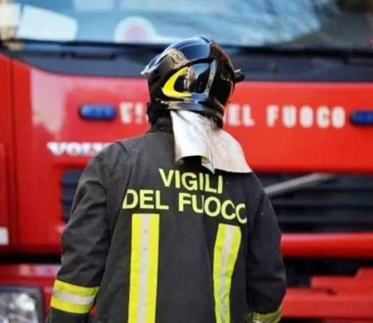 Calabria, quattro corpi carbonizzati in un’auto sulla Statale 106: indagini in corso
