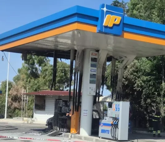 Calabria – Quattro corpi carbonizzati in auto: gli investigatori seguono la pista dell’omicidio