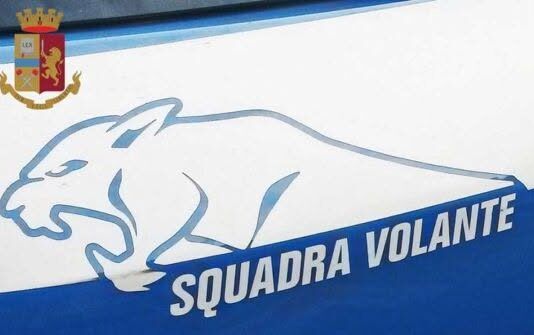 Aggredisce agenti della Polizia Stradale, poi evade dai domiciliari: disposto il carcere