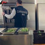 Controlli dei NAS in attività: sequestrati oltre 300 kg di alimenti, sanzioni superiori a 33 mila euro