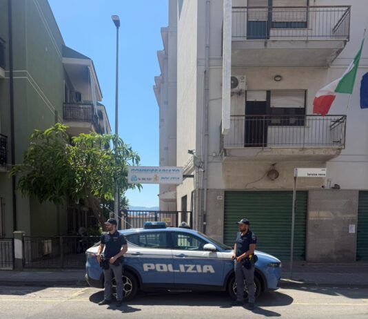 Documenti falsi, grimaldelli e oggetti atti ad offendere: arrestato un uomo a Villa San Giovanni