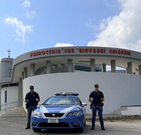 Danneggia la canonica e porta via 28 mila euro: 53enne finisce agli arresti domiciliari