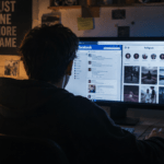 Discorsi d’odio, oltre il 70% corre sul web: la Calabria tra invisibilità e discriminazioni poco denunciate