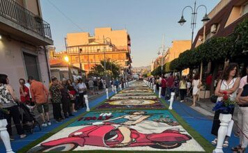 L’Infiorata di Taurianova 2026 entra nella storia: record di presenze, respiro internazionale e una comunità protagonista