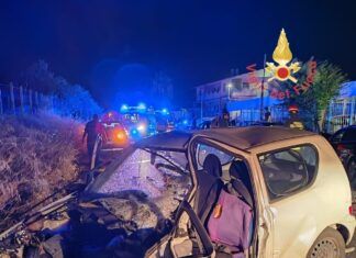 Grave incidente nella notte – 3 auto coinvolte: 5 feriti, uno in gravi condizioni