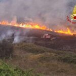 Vibonese in fiamme: circa 30 interventi dei Vigili del Fuoco in un solo giorno, roghi anche vicino alle abitazioni