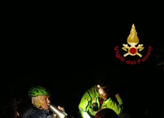 Calabria – Dispersa nei boschi, ritrovata nella notte grazie al lavoro di squadra dei soccorritori