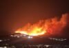 Calabria, vasto incendio minaccia un villaggio turistico: oltre 20 unità dei Vigili del Fuoco impegnate nello spegnimento