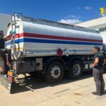 Autobotte con gasolio irregolare fermata dalla Guardia di Finanza: sequestrati 7mila litri, due denunciati