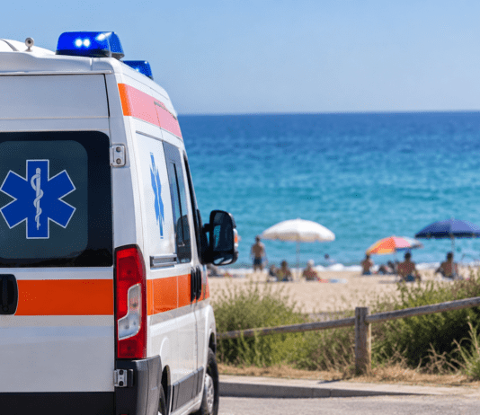 Tragedia in mare: uomo muore dopo un improvviso malore, inutili i soccorsi