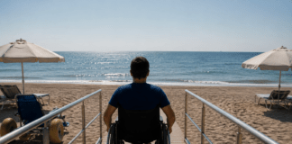 Calabria, spiagge inaccessibili alle persone con disabilità: diffidati nove Comuni