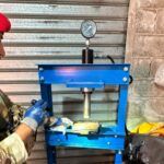 Aspromonte, scoperto laboratorio della cocaina in un rudere: sequestrate presse e sostanza da taglio