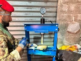 Aspromonte, scoperto laboratorio della cocaina in un rudere: sequestrate presse e sostanza da taglio