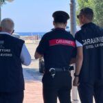 Blitz dei Carabinieri in un villaggio turistico: bagnino in nero, attività sospesa e multe per 7.400 euro