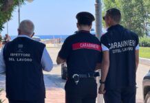 Blitz dei Carabinieri in un villaggio turistico: bagnino in nero, attività sospesa e multe per 7.400 euro