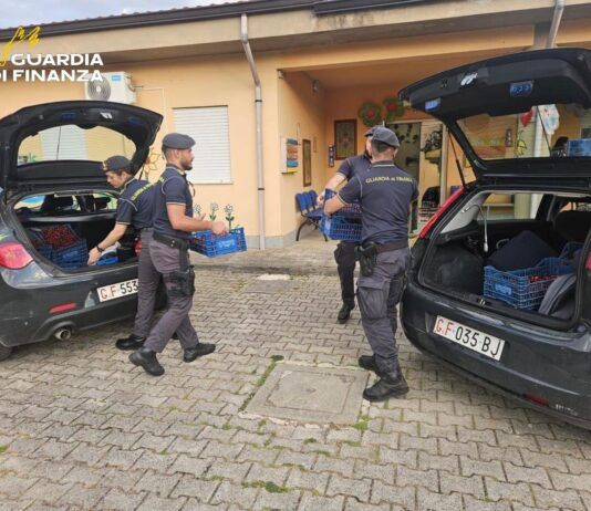 Controlli estivi della Guardia di Finanza: sequestrati oltre 7.300 prodotti, denunciati due venditori di merce contraffatta