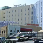 Anziano scompare dall’ospedale per oltre 10 ore: trovato nei sotterranei, la denuncia della figlia