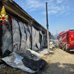 Incendio in un’azienda: evacuate alcune abitazioni, nessun ferito