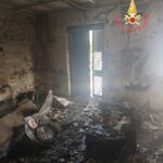 Incendio devasta una villetta, una persona trasportata in ospedale