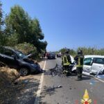 Scontro tra tre auto, un morto e due feriti: grave incidente