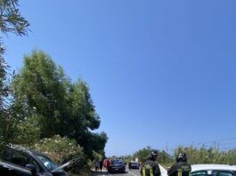 Scontro tra tre auto, un morto e due feriti: grave incidente
