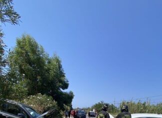 Scontro tra tre auto, un morto e due feriti: grave incidente