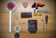 Sorpreso con auto rubate e strumenti per lo scasso: arrestato un 27enne