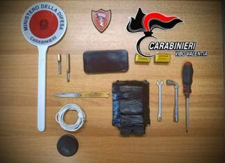 Sorpreso con auto rubate e strumenti per lo scasso: arrestato un 27enne