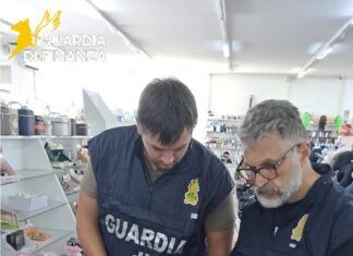 Sequestrati oltre 200 mila prodotti non a norma in un esercizio commerciale