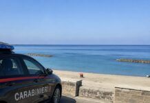 Fugge all’alt dei Carabinieri e si tuffa in mare: 36enne arrestato con cocaina e hashish