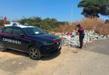 Discarica abusiva a cielo aperto sequestrata: rifiuti e roghi tossici a due passi dal centro abitato