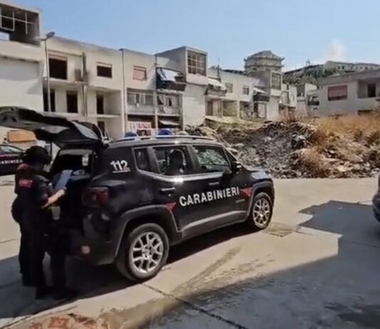 Controlli a tappeto nel Rione Ciambra: 275 identificati, 24 perquisizioni