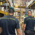 Calabria, controlli della Guardia di Finanza: 5 arresti per droga, lavoro nero e migliaia di prodotti sequestrati