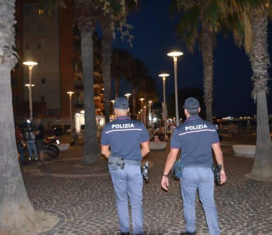 Locale chiuso per 15 giorni dopo violenze e minacce agli agenti: sequestrata anche droga