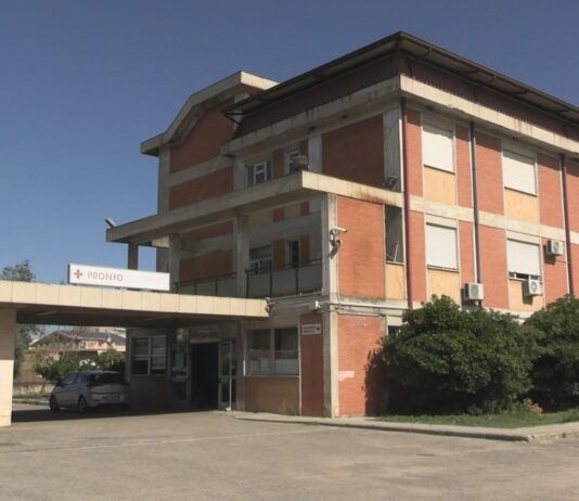 Gioia Tauro, furto all’ospedale nella notte di Ferragosto: rubato il motore del climatizzatore del laboratorio