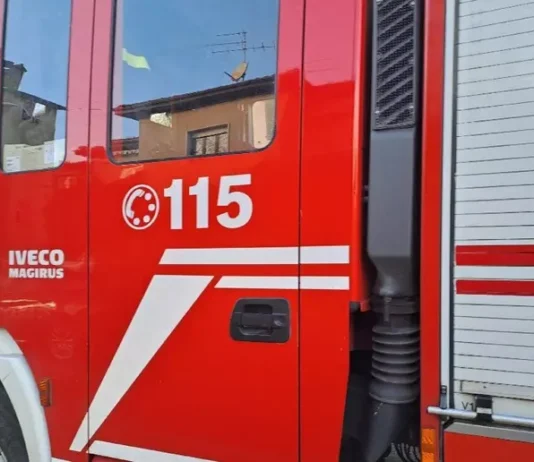 Esplode una bombola di gas in un B&B a Mileto: feriti padre, madre e un bambino