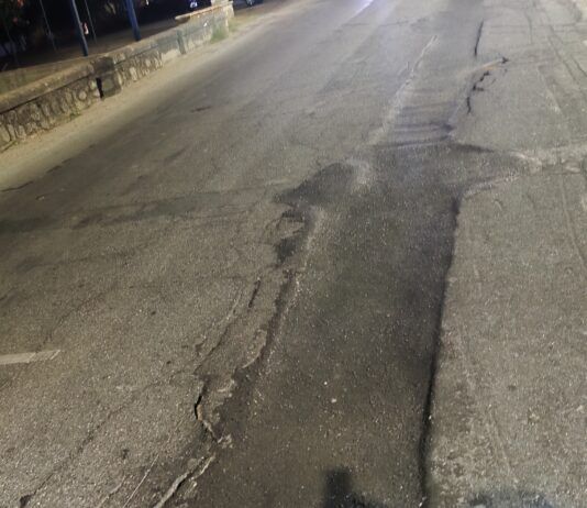 Rosarno, cittadino segnala criticità sul manto stradale e chiede interventi