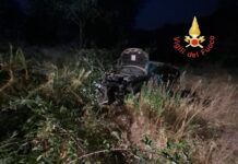 Auto precipita per oltre 15 metri, conducente ferito