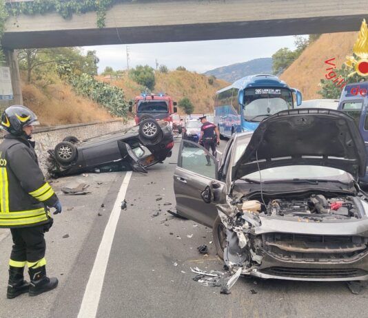 Scontro tra due auto – quattro persone ferite