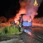 Incendio di un autobus sulla SS182: illesi istruttore e allievo
