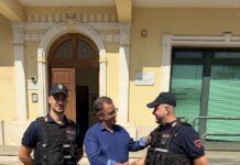 Polistena, colpito da un infarto: la Polizia lo accompagna in ospedale. Dopo mesi di riabilitazione torna in Commissariato per ringraziare gli agenti